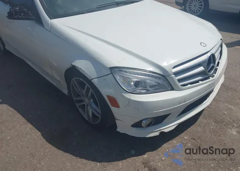 2009 Mercedes-Benz C 300 Luxury/Sport z USA, uszkodzony, nr VIN WDDGF54X09R050283